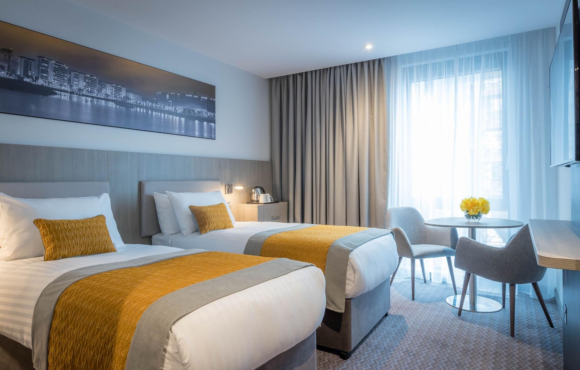 Maldron Hotel Tallaght Bagian luar foto