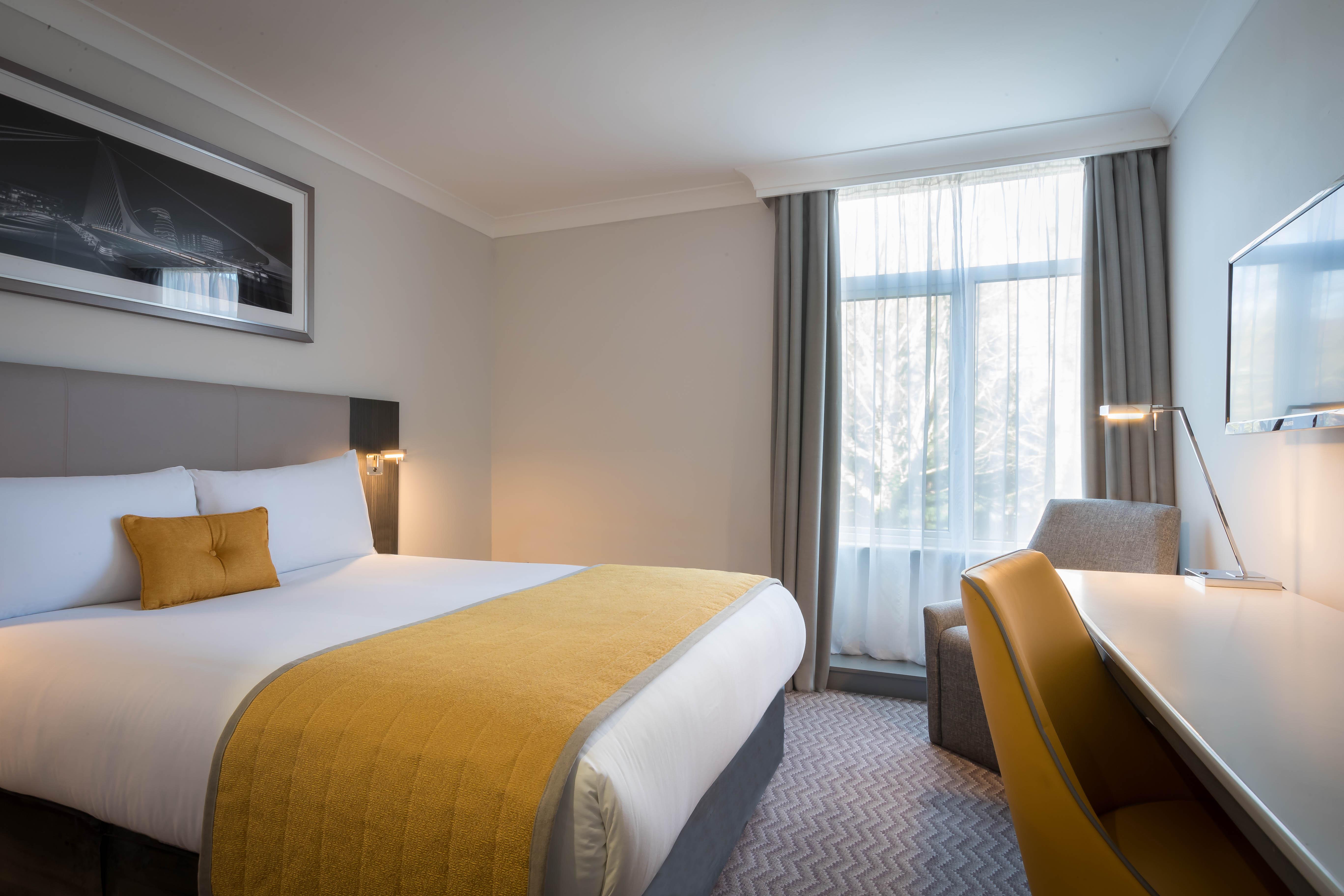 Maldron Hotel Tallaght Bagian luar foto