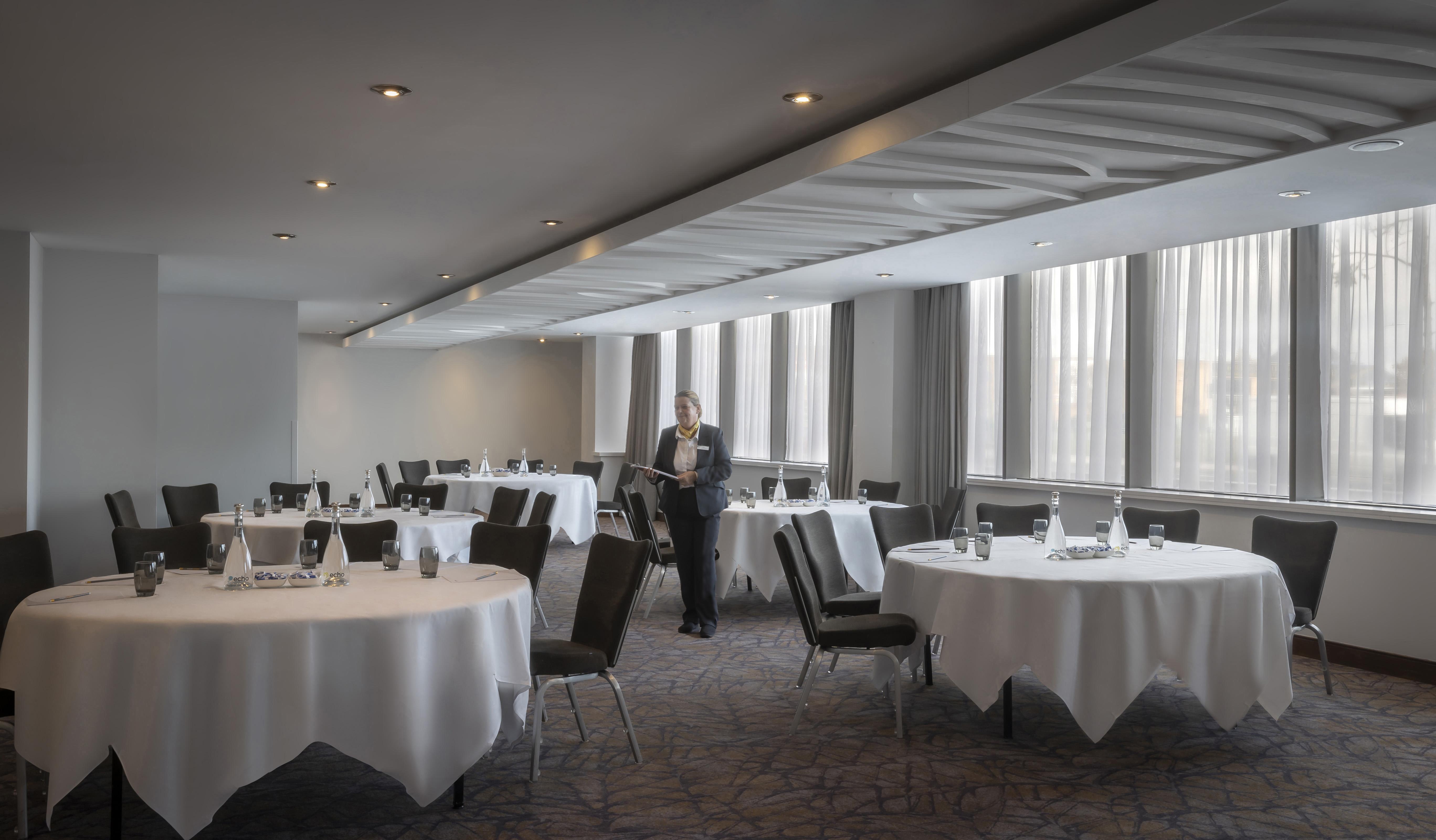 Maldron Hotel Tallaght Bagian luar foto