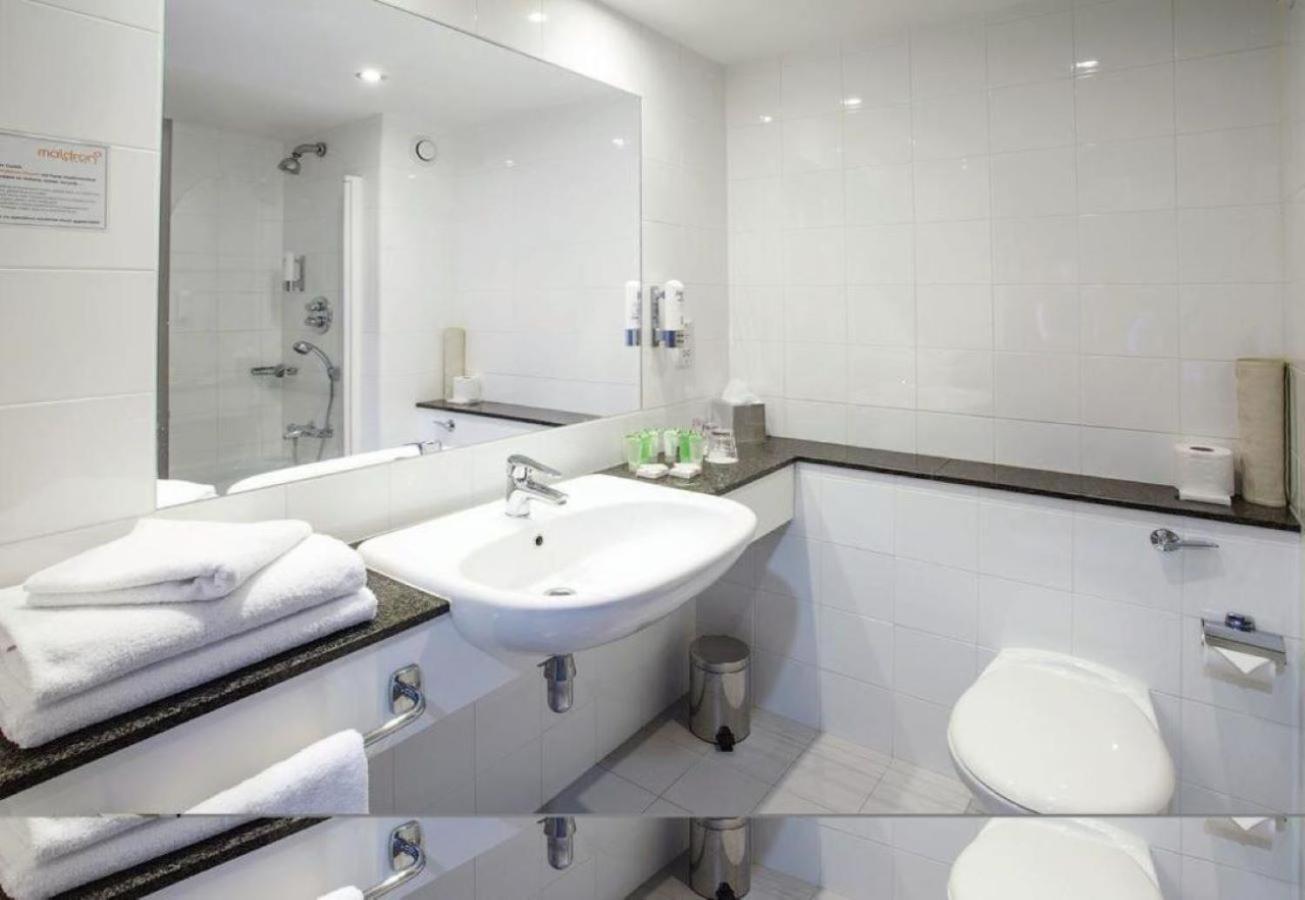 Maldron Hotel Tallaght Bagian luar foto