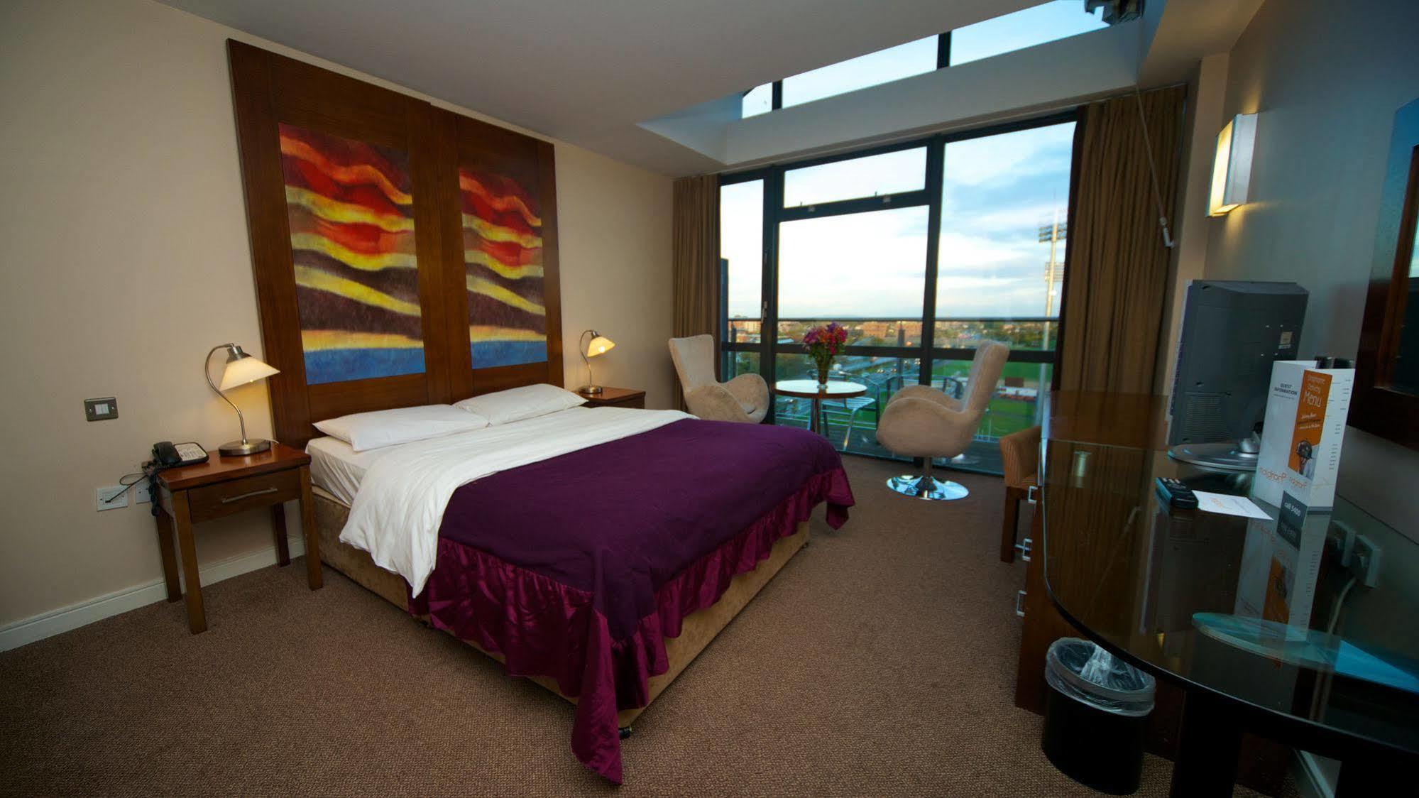 Maldron Hotel Tallaght Bagian luar foto