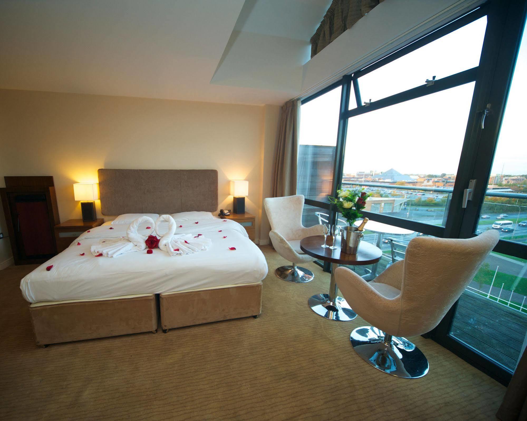 Maldron Hotel Tallaght Bagian luar foto