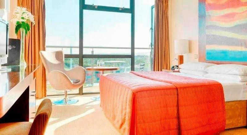 Maldron Hotel Tallaght Bagian luar foto