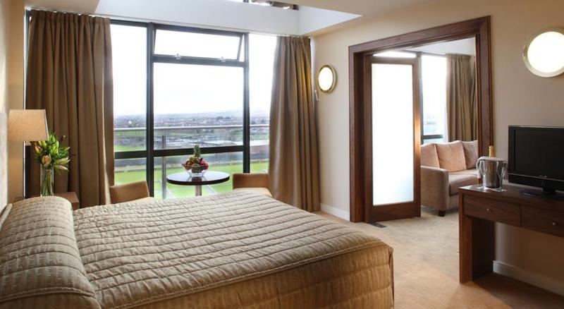 Maldron Hotel Tallaght Bagian luar foto